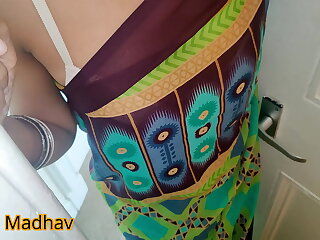 इंडियन देसी मोहिनी अपने मकान के मालिक के साथ चुद गयी हिंदी आवाज के साथ